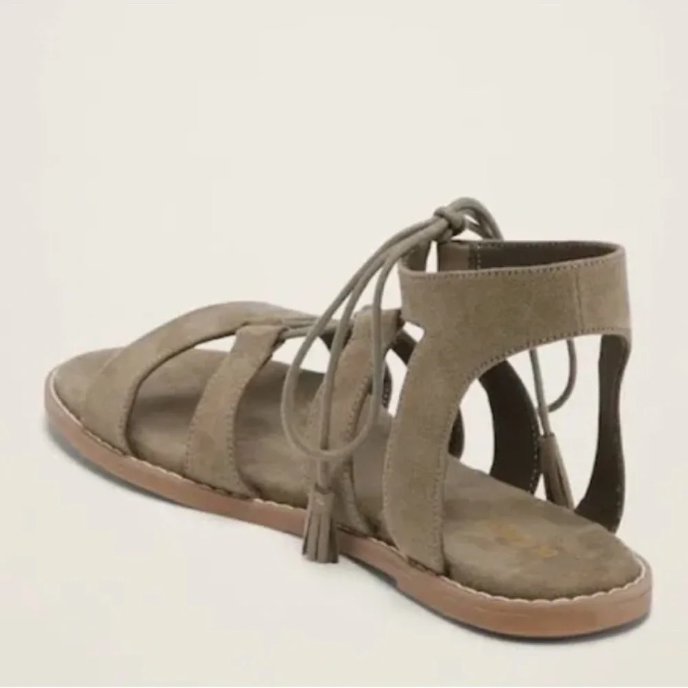 🆕 Old Navy Women’s Faux-Suede Lace-Up
Gladiator Sandals Sagebrush 8 - Picture 4 of 15